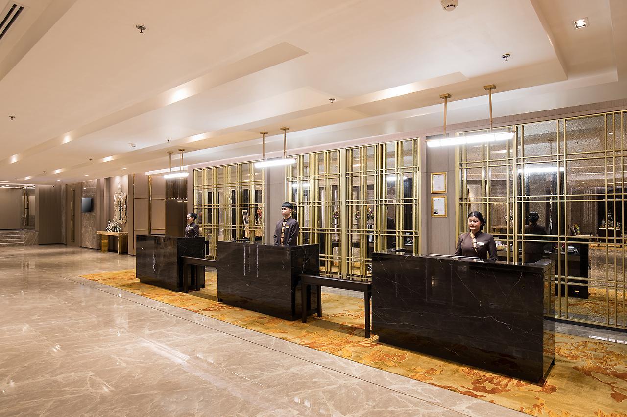 The Heritage Chiang Rai Hotel And Convention Экстерьер фото Concierge desks at the lobby