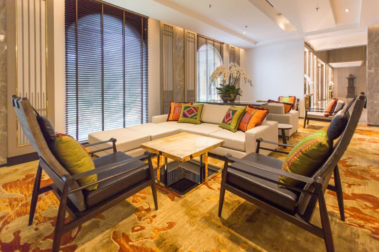 The Heritage Chiang Rai Hotel And Convention Экстерьер фото The lounge at the airport
