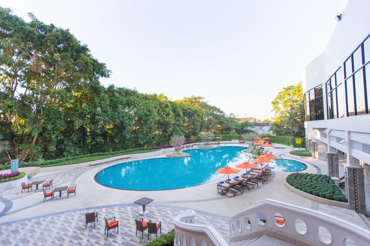 The Heritage Chiang Rai Hotel And Convention Экстерьер фото The swimming pool at the hotel
