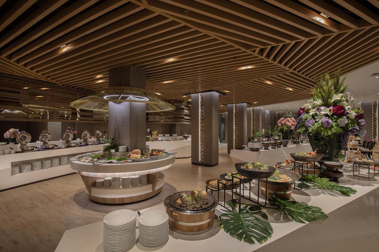 The Heritage Chiang Rai Hotel And Convention Экстерьер фото The buffet at the 360 Restaurant