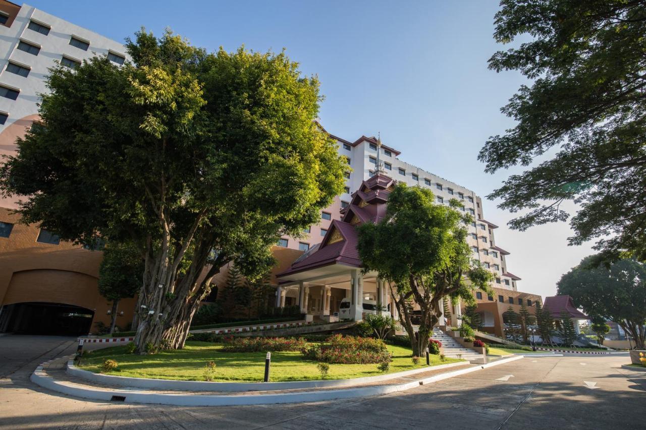 The Heritage Chiang Rai Hotel And Convention Экстерьер фото The main entrance of the hotel