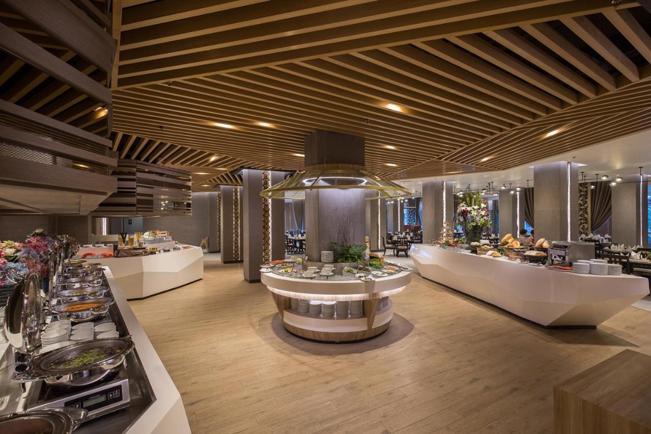 The Heritage Chiang Rai Hotel And Convention Экстерьер фото The buffet at the 360° restaurant