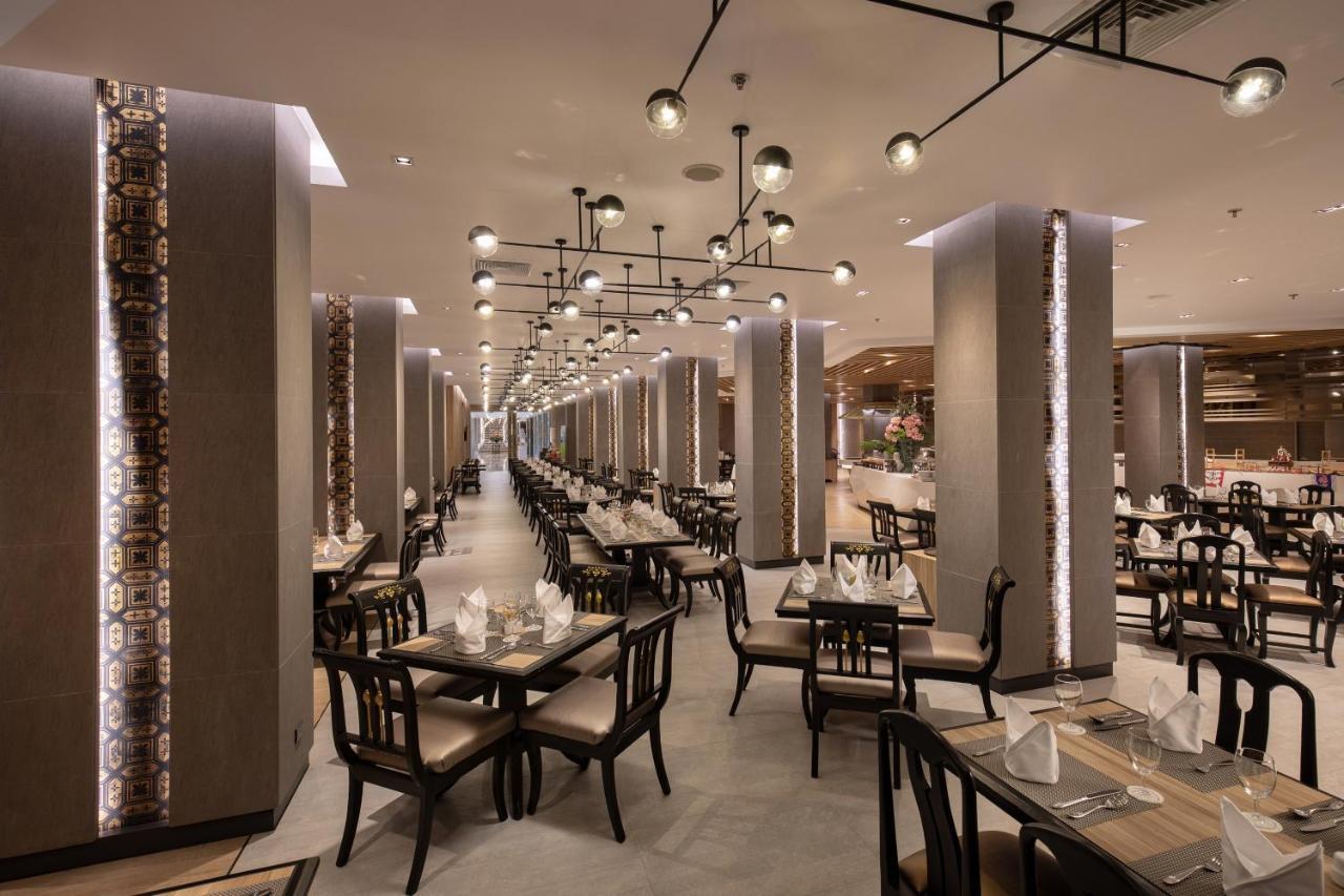 The Heritage Chiang Rai Hotel And Convention Экстерьер фото The restaurant's interior