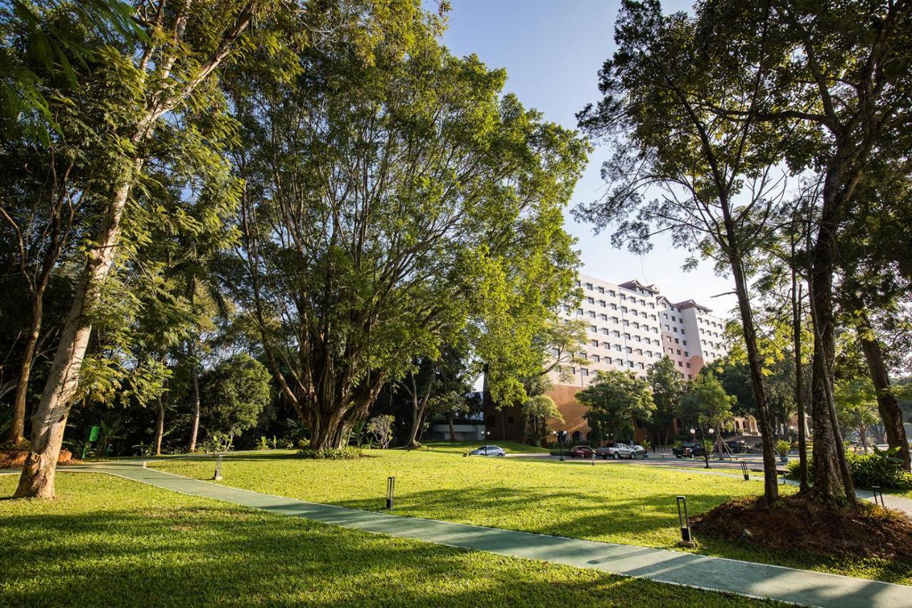 The Heritage Chiang Rai Hotel And Convention Экстерьер фото The park